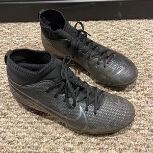 Nike Boys Size 4 Soccer Cleats